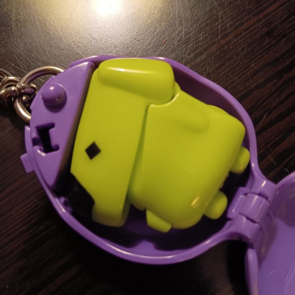 TAMAGOTCHI KEYCHAIN TOY - Picture 2 of 2